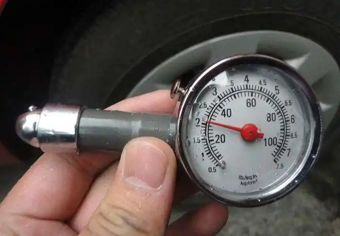 汽车胎压还调到2.4或2.5?老司机:懂车的人都不会这样做!