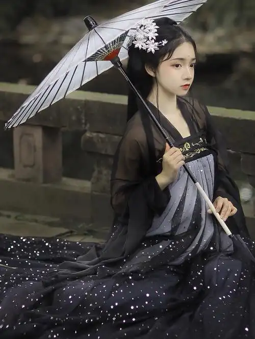 黑色系汉服图片将浩瀚星空穿在身上汉服