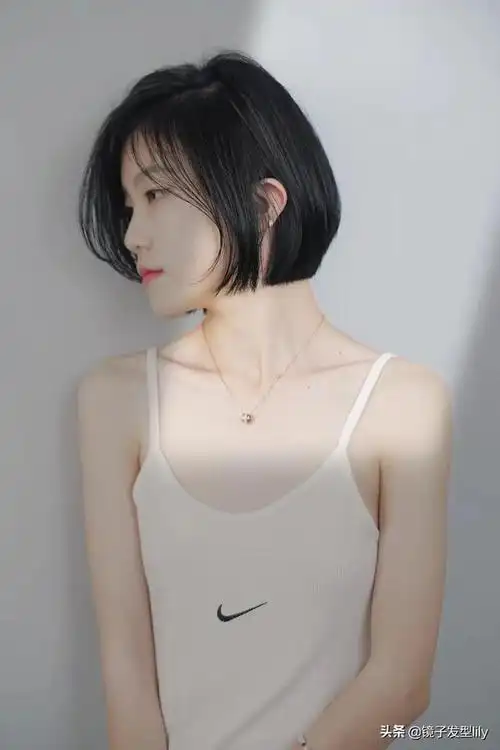 短头发发型图片女,别再烫全头卷了,当下最火的短发送给你,美到让人看