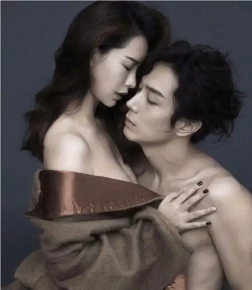 戚薇携丈夫女儿现身游玩,夫妻紧抱破除谣言,女儿很淑女_李承铉_戚薇和