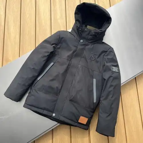 巴宝莉秋冬新款经典刺绣tb字母款羽绒服