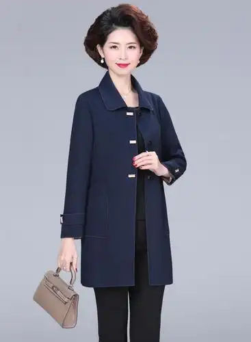 大码妈妈春装高贵风衣外套2021新款中老年女装春秋奶奶上衣50岁60时す