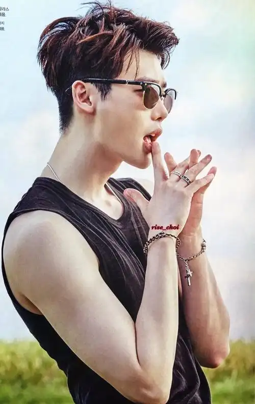 w两个世界〕【李钟硕】 arenahomme magazine july issue