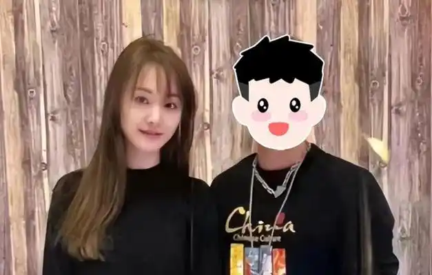 郑爽美国生活现状喝自来水省卫生纸欠债9000万不敢回国