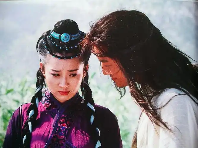 当年李亚鹏和许晴拍摄《笑傲江湖》时,两个人都是单身,面对如此貌美