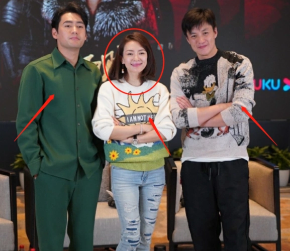 《上阳赋》直播,章子怡与周一围穿卡通毛衣