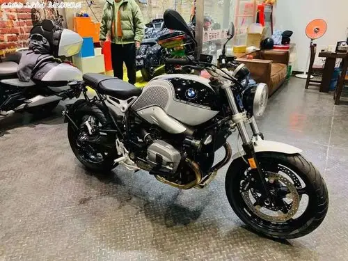 冠军车行大贸专营2020bmw拿铁pure719准新车