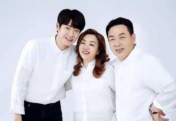 魏家父子俩简直是网友们开心的源泉啊!