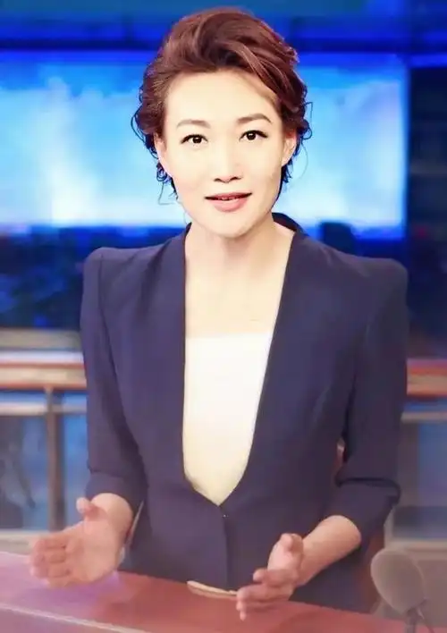 主持人李梓萌图片近身照