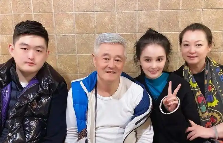 马丽娟年轻时候的照片(赵本山和马丽娟的感情经历)