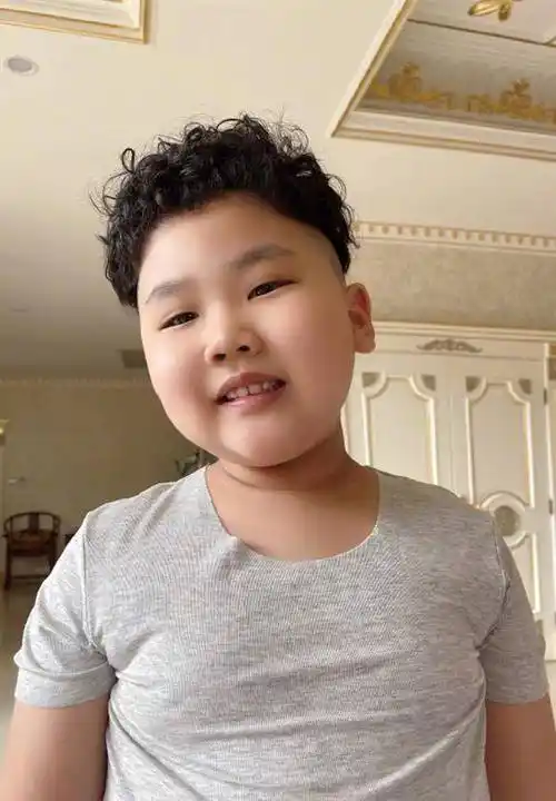 原创德云社郭德纲直播提及小儿子郭汾阳开始要自己教他说相声了