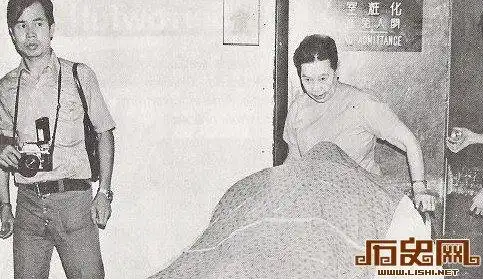 多图揭秘巨星李小龙葬礼现场照多图揭秘巨星李小龙葬礼现场照多图揭秘