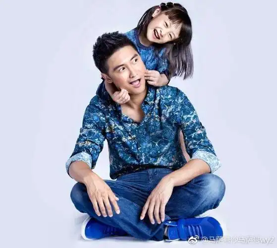 田雨橙与弟弟田宸羽合影超有爱,姐弟俩一个像田亮一个像叶一茜!