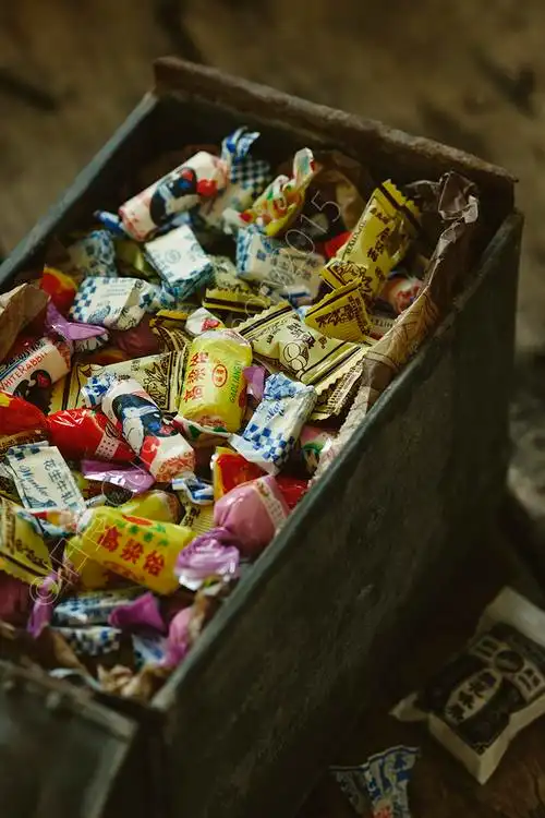 满满的回忆 旧食: 一盒旧时糖.