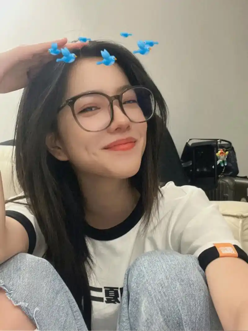 庄达菲 梨涡和酒窝会相遇吗#做个很哇塞的女孩 #宝藏女孩  - 抖音