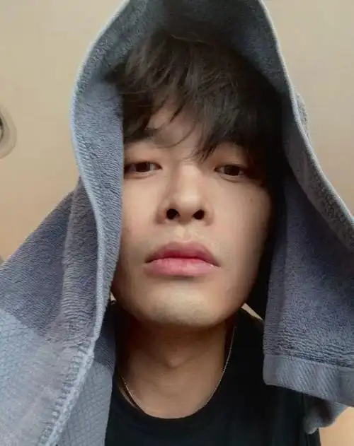 曝男星满舒克患病传染女友在女方术后玩消失3年前曾被曝床照