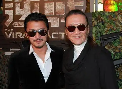 79岁谢贤拍戏遇车祸 谢霆锋兄妹很紧张