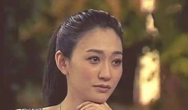 原创同是时尚女神把殷桃和李小冉一对比差距就出来了