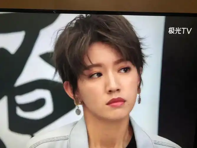 使徒行者3蔡思贝还挺好看的