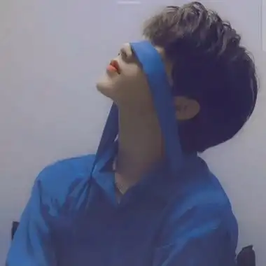 蒙眼低头侧脸帅哥头像,男生头像图片