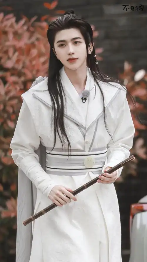 蔡徐坤白衣古装路透