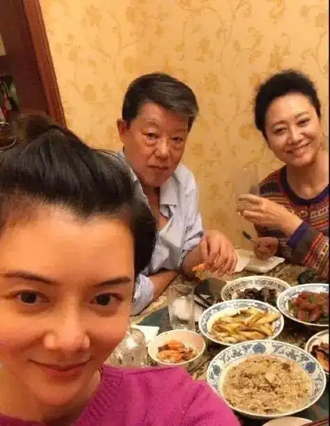 国民婆婆王丽云:与丈夫离婚成好友,如今女儿车晓是她的骄傲