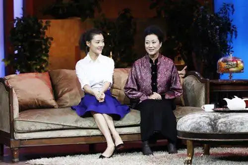 明星母女同框太养眼车晓和妈妈合体65岁王丽云穿贵妇装