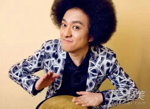 青春旅社赵英俊吉他弹唱 嘉宾共同回忆曾经青春年华