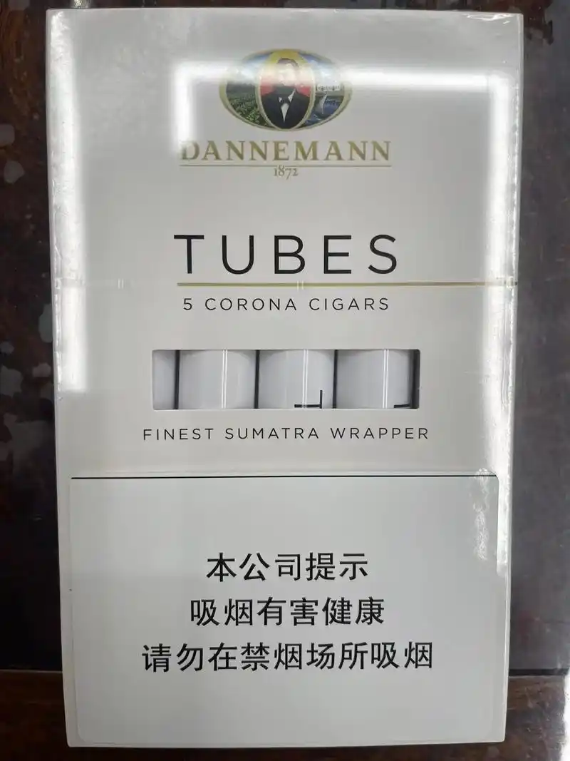 雪茄生活 #口粮 #丹纳曼雪茄 今天灰了一只丹纳曼,易入口 - 抖音