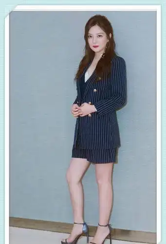 赵薇厉害了!"别针"别耳朵上居然一点不丑,网友:要卖断货!