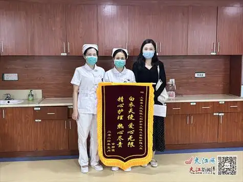 仁心呵护小生命 锦旗赠言感恩情(图)