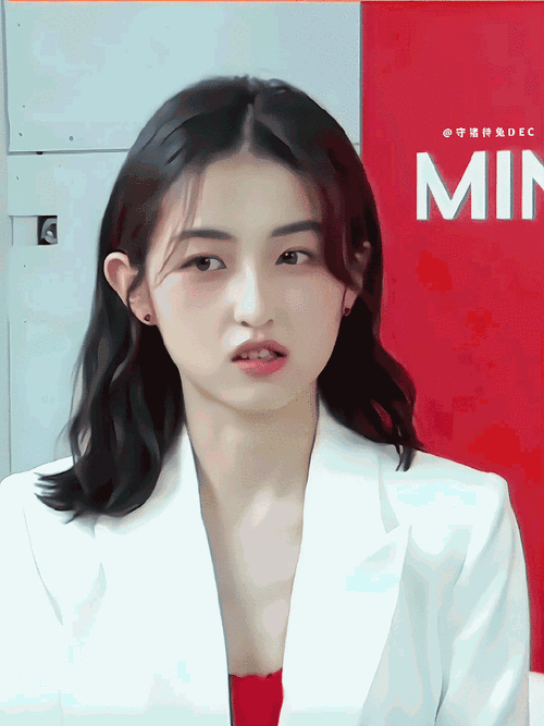 230205 张子枫 名创优品 成都