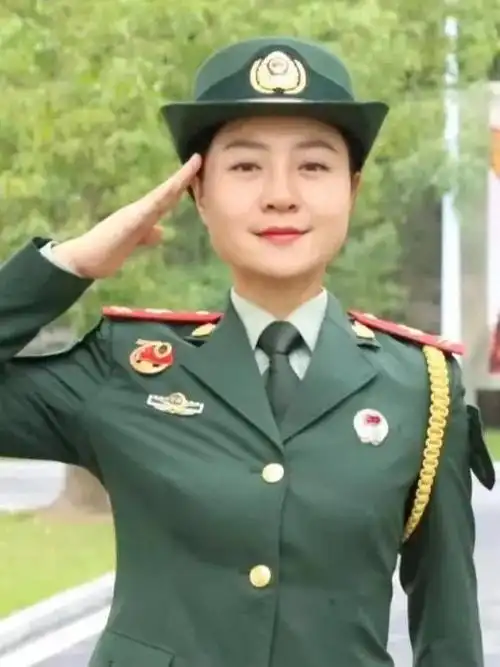 服役12年的阅兵女神士官,退伍了|女兵|曹曦月_网易订阅