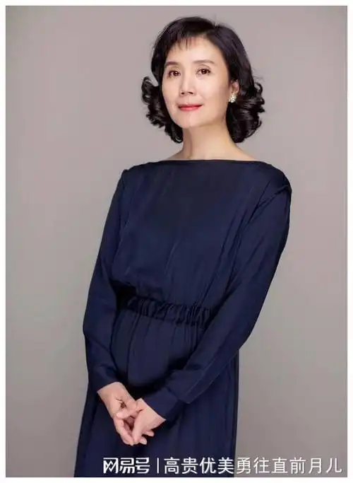 严晓频:嫁初恋,爆红后放弃事业,婚后生两胎,如今她怎么样了?