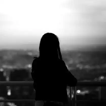 对一个人心寒失望的句子,伤感虐心,看完默默流泪!