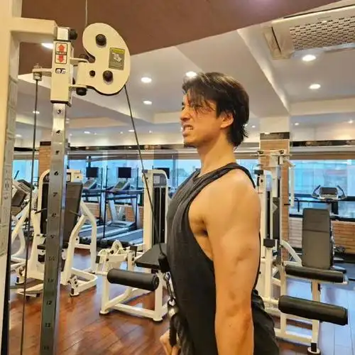 去年迎来出道20周年的孔刘开设官方ig账号,比起帅照更多分享的是