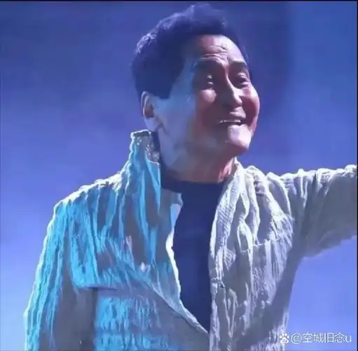 这是齐秦变梁天啦,太奇怪!年轻时帅得无可挑剔,老年却丑得不忍直视.