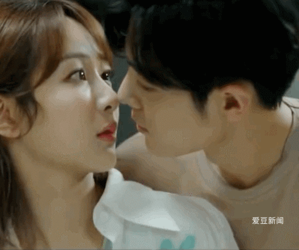 杨紫肖战好会吻##杨紫肖战吻戏眼神会拉丝