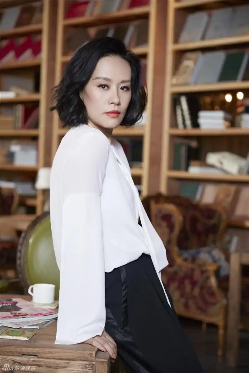 邬君梅知性写真优雅时尚魅力