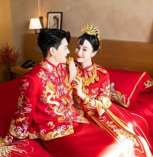 张檬和"小五"金恩圣20日在海南三亚举行了婚礼.