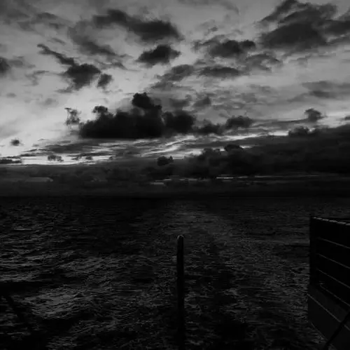 黑色系意境风景背景图幸好思念无声否则震耳欲聋