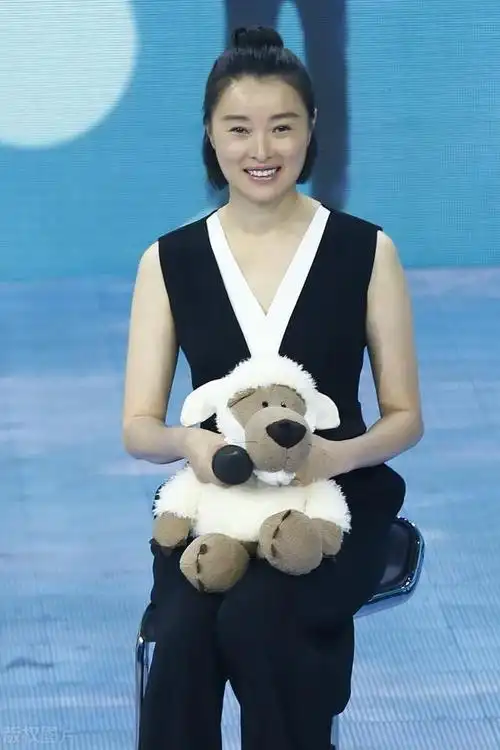 吴越这颜值,这才是尤物啊!