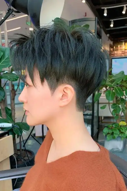 20岁左右的女生适合个性的短发