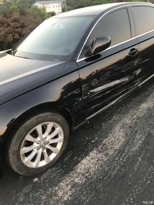 心痛车被撞了