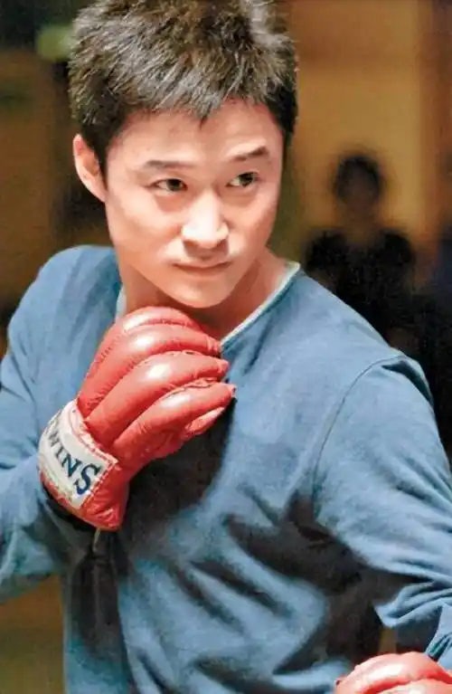 "功夫小子"吴京逆袭史:被港姐"抛弃",娶谢楠成人生赢家_樊亦敏_武术