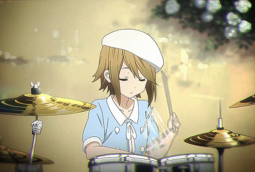 女孩gif架子鼓gif白帽子gif动漫gif