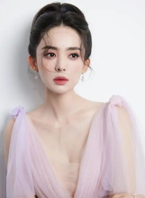 古力娜扎紫色纱裙照,清新唯美,美艳可人!__财经头条