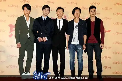 没想到古天乐在拍摄前受伤无法演出,郑伊健於是临危受命