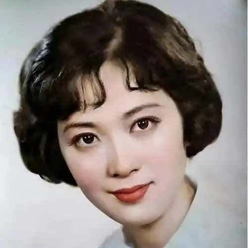 她曾是"内地第一美人",与丈夫恩爱37年零绯闻,今70岁风采依旧_南龚雪