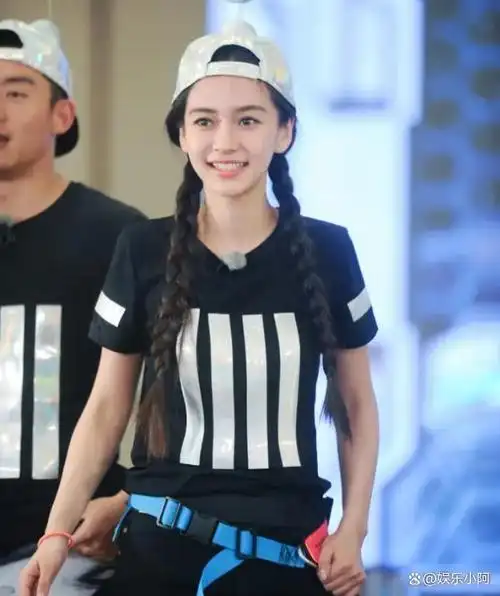 在《奔跑吧兄弟》中,一个备受瞩目的名人就是我们熟悉的杨颖.